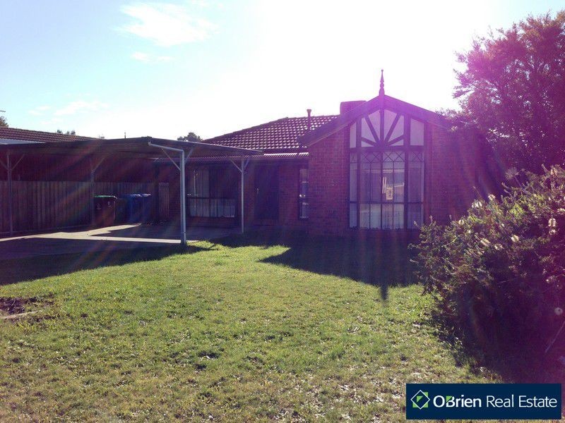 16 Friendship Close, Cranbourne VIC 3977