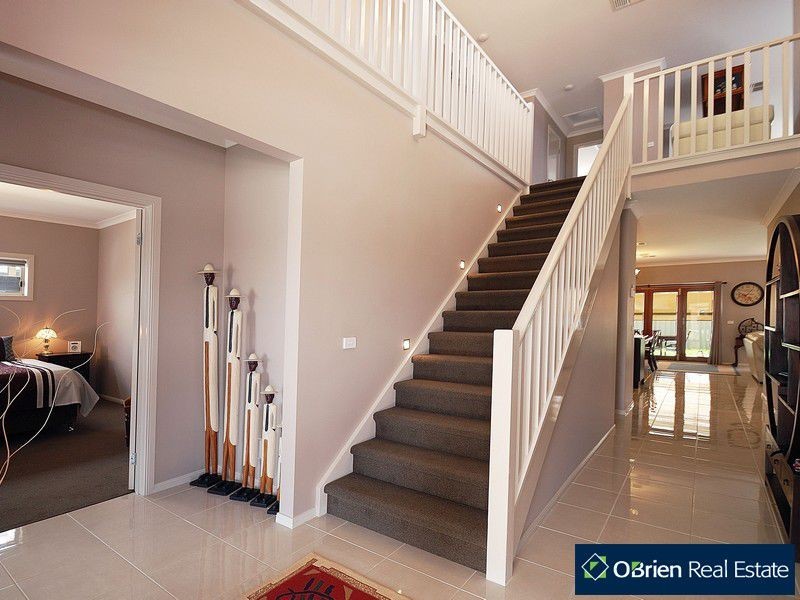 18 Tattle Grove, Cranbourne East VIC 3977