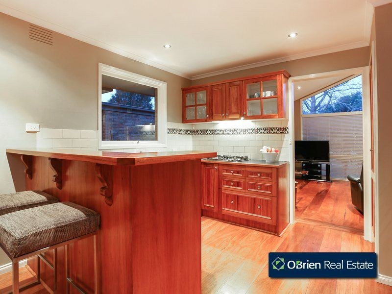 18 Earlston Square, Berwick VIC 3806