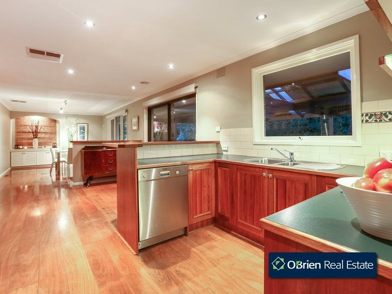 18 Earlston Square, Berwick VIC 3806