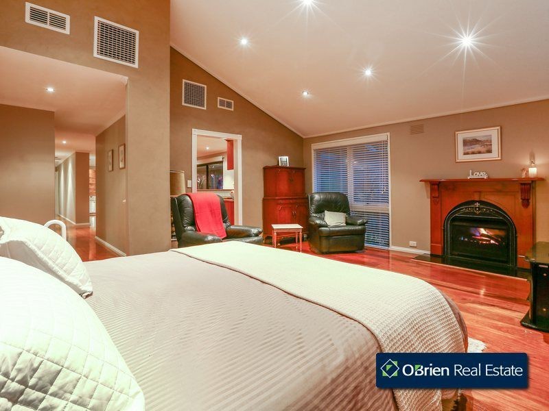 18 Earlston Square, Berwick VIC 3806