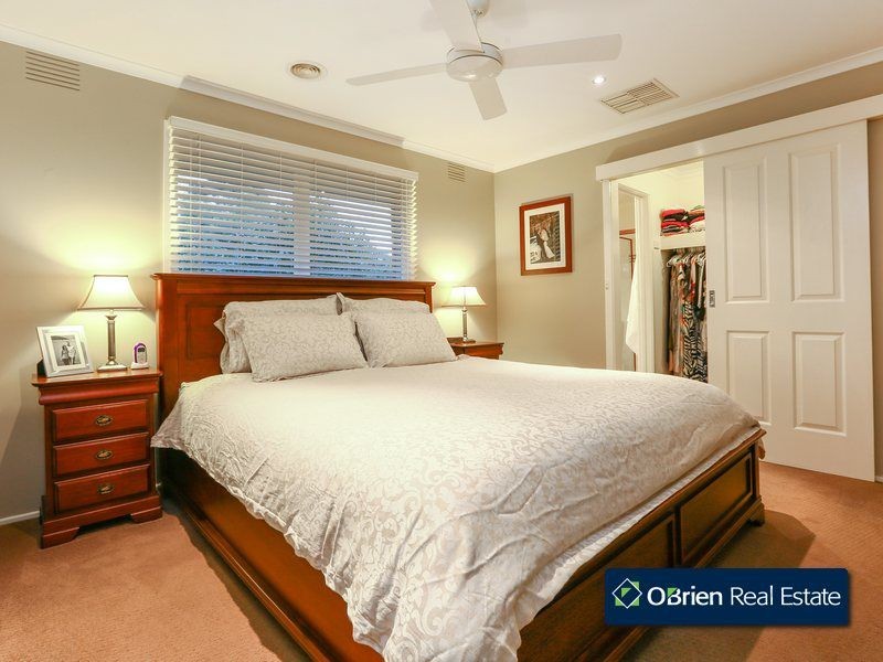 18 Earlston Square, Berwick VIC 3806