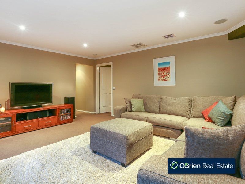 18 Earlston Square, Berwick VIC 3806