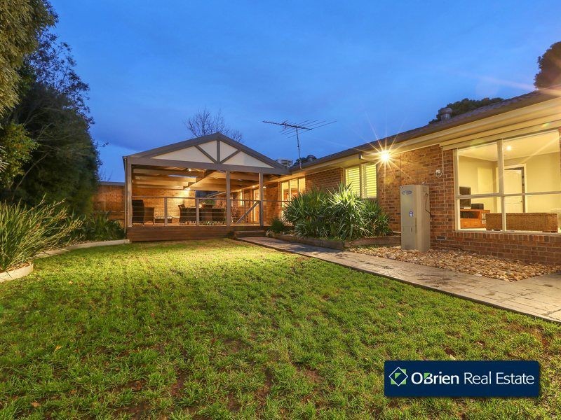 18 Earlston Square, Berwick VIC 3806