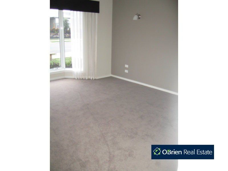 12 Botanic Drive, Pakenham VIC 3810
