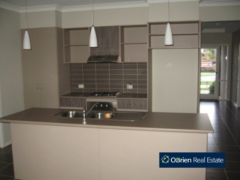 12 Botanic Drive, Pakenham VIC 3810