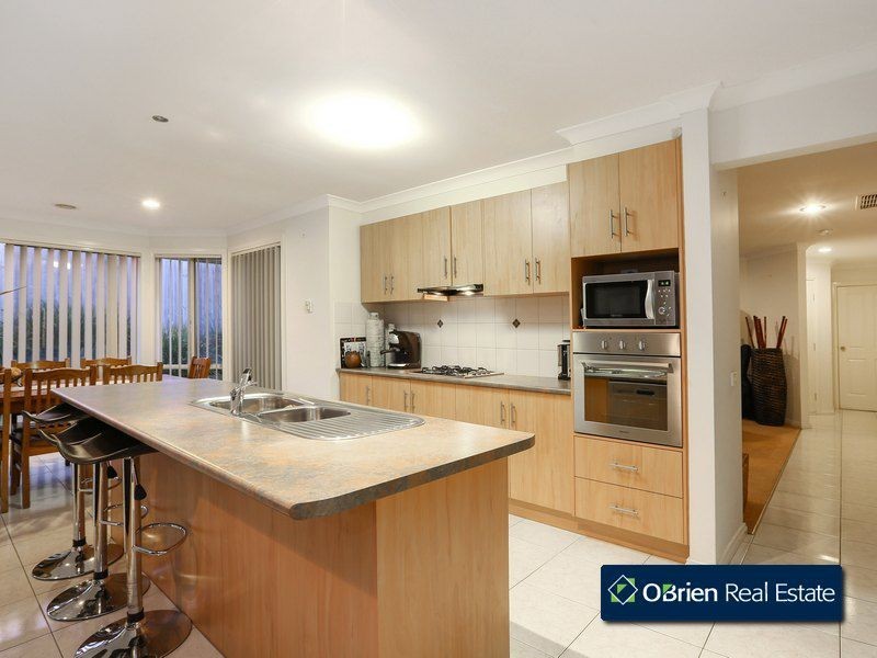 67 Earlsfield Drive, Berwick VIC 3806