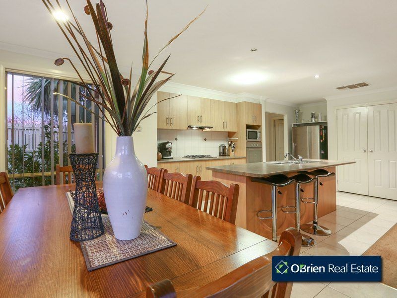 67 Earlsfield Drive, Berwick VIC 3806
