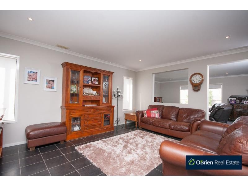 6 Pimelia Mews, Botanic Ridge, Cranbourne South VIC 3977