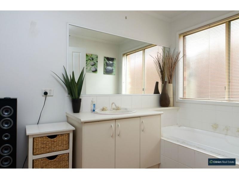 129A Bemersyde Drive, Berwick VIC 3806