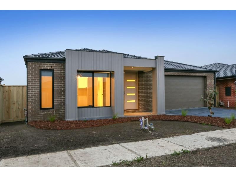 23 Mickleham Drive, Cranbourne North VIC 3977
