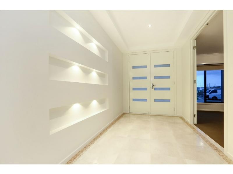 23 Mickleham Drive, Cranbourne North VIC 3977