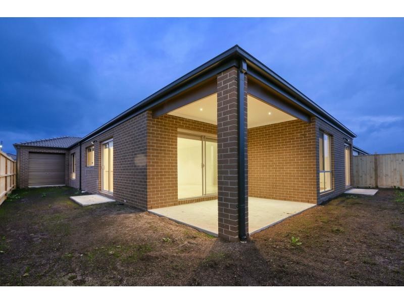 23 Mickleham Drive, Cranbourne North VIC 3977