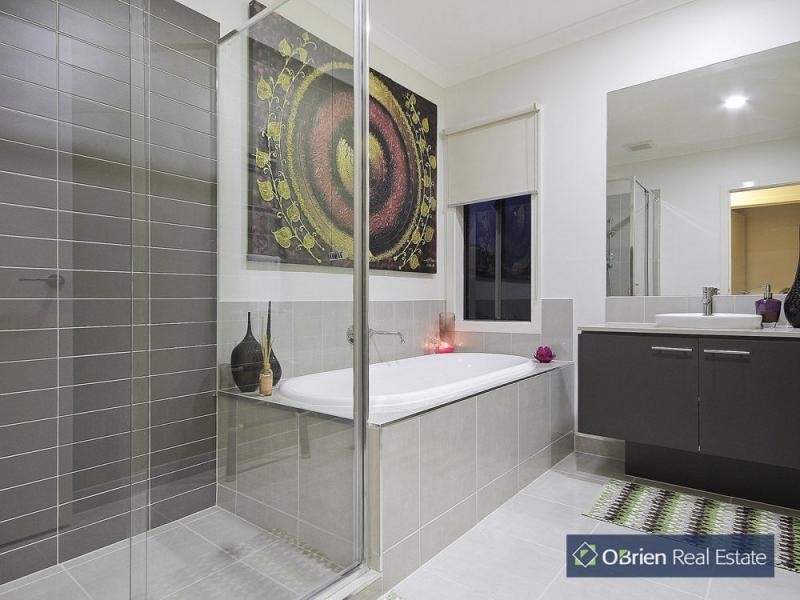 52 Brookwater Parade, Lyndhurst VIC 3975