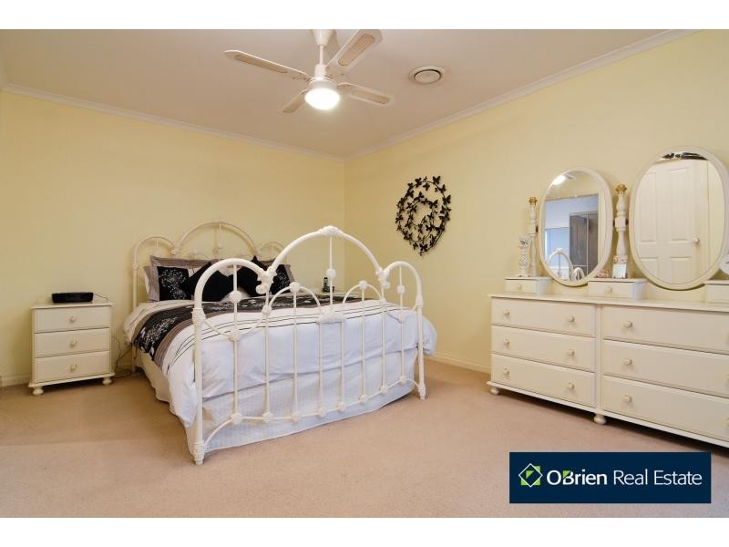 10 Thanos Court, Hallam VIC 3803