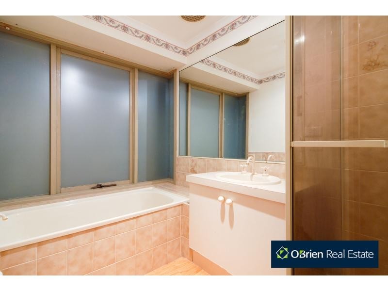 10 Thanos Court, Hallam VIC 3803