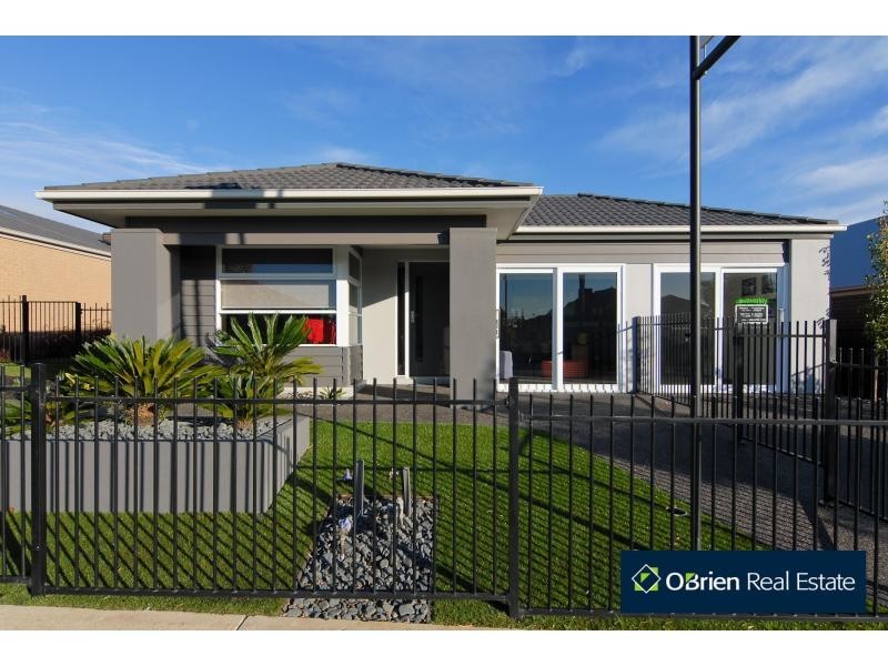 12 John Russell Drive, Cranbourne VIC 3977