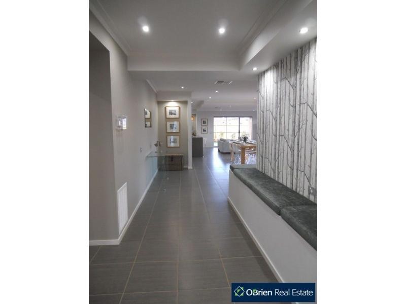 14 John Russell Road, Cranbourne VIC 3977