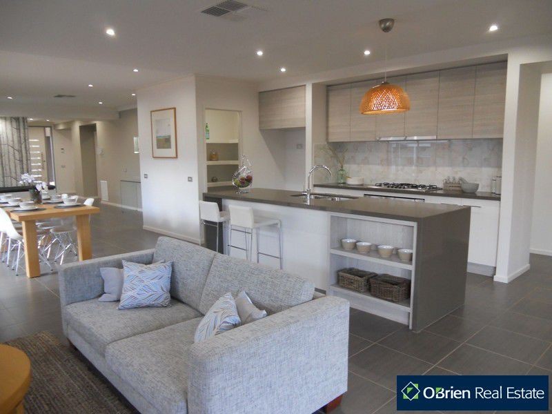 14 John Russell Road, Cranbourne VIC 3977