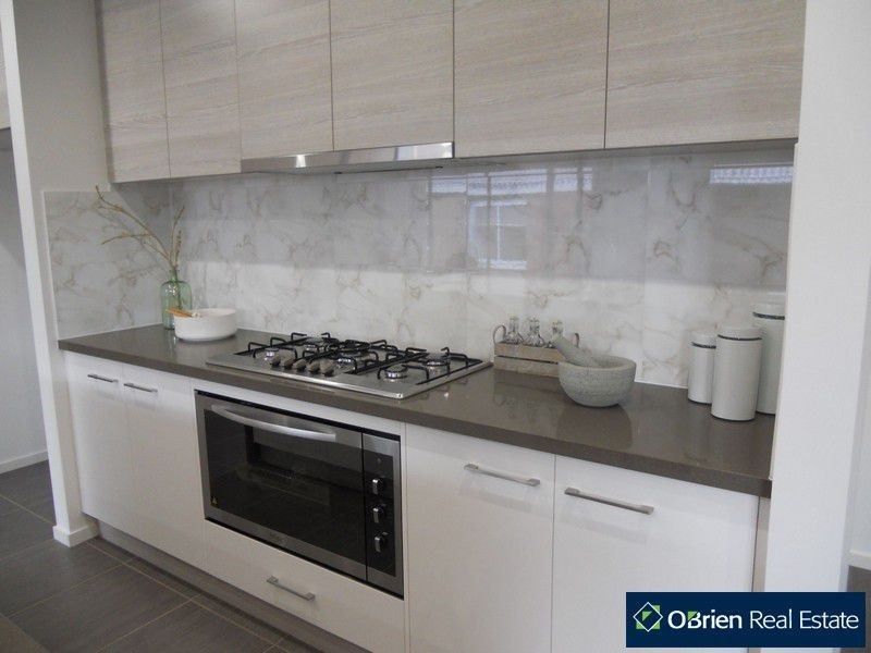 14 John Russell Road, Cranbourne VIC 3977