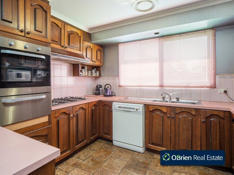 28 Robinson Crescent, Hampton Park VIC 3976