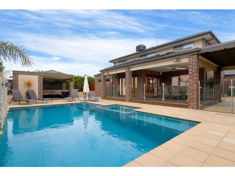 11 Greenfield Court, Cranbourne North VIC 3977