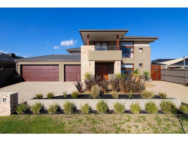 11 Greenfield Court, Cranbourne North VIC 3977