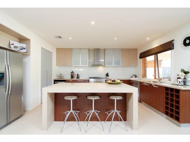 11 Greenfield Court, Cranbourne North VIC 3977