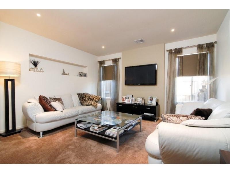 11 Greenfield Court, Cranbourne North VIC 3977