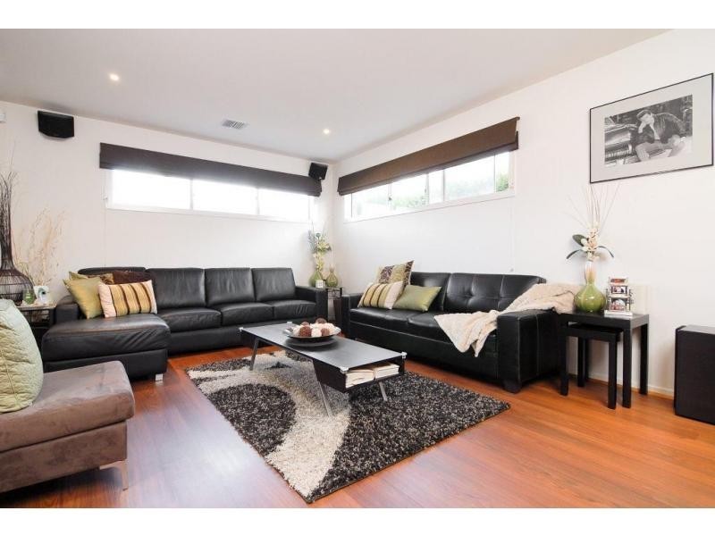 11 Greenfield Court, Cranbourne North VIC 3977