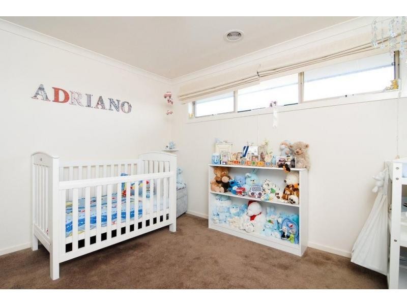 11 Greenfield Court, Cranbourne North VIC 3977