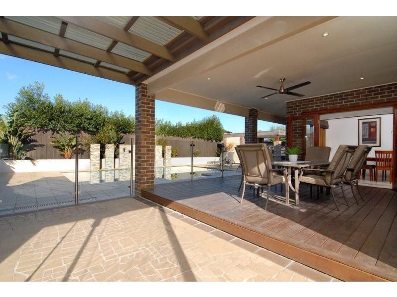 11 Greenfield Court, Cranbourne North VIC 3977