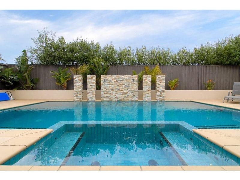 11 Greenfield Court, Cranbourne North VIC 3977