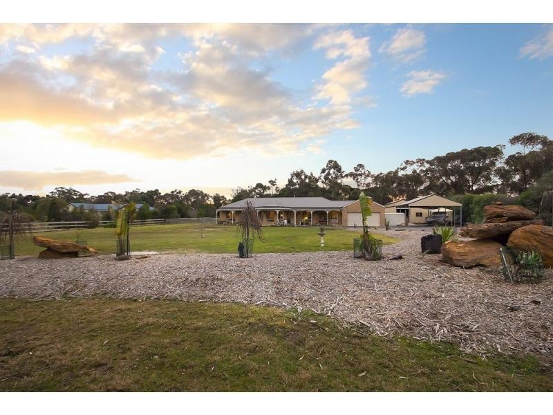 82-84 Lakes Boulevard, Pearcedale VIC 3912