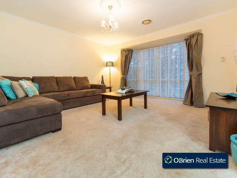 6a Coowarra Way, Berwick VIC 3806