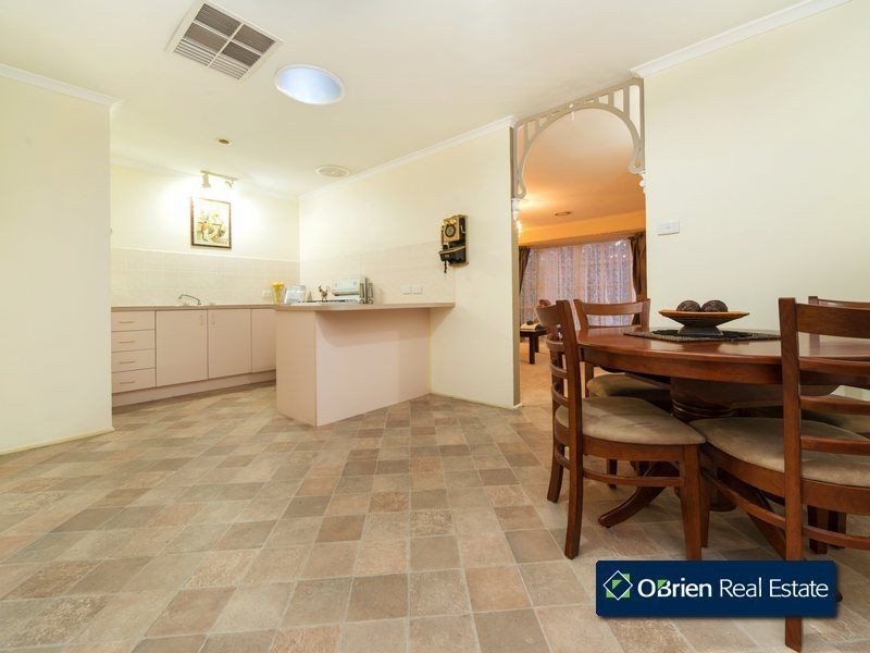 6a Coowarra Way, Berwick VIC 3806