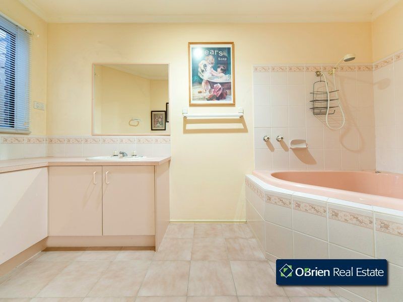 6a Coowarra Way, Berwick VIC 3806