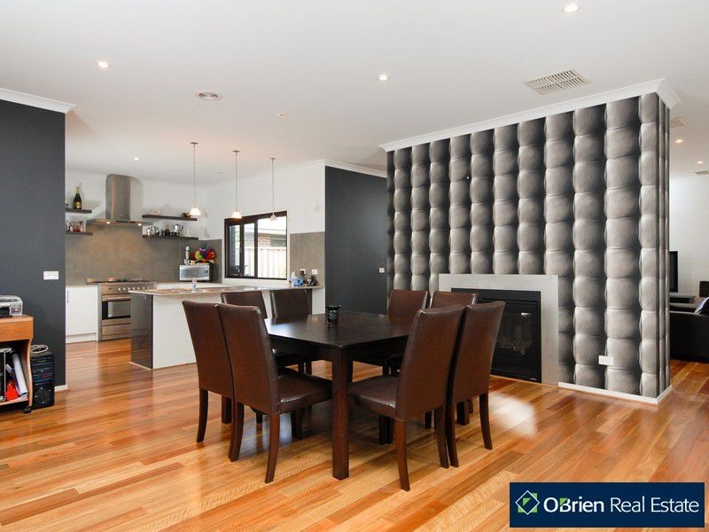 34 Wild Scotchman Way, Cranbourne East VIC 3977
