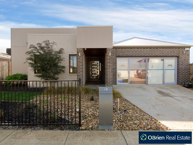 34 Wild Scotchman Way, Cranbourne East VIC 3977