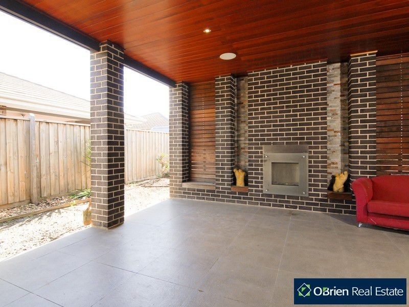 34 Wild Scotchman Way, Cranbourne East VIC 3977