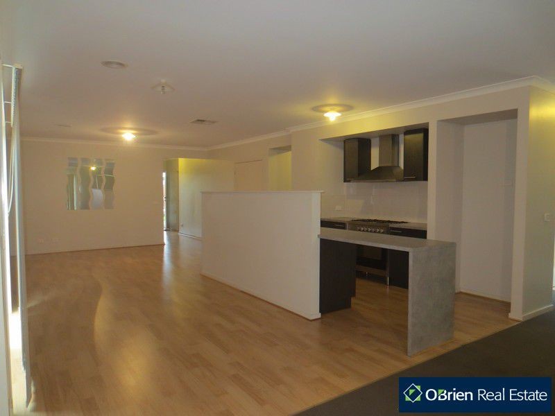 48 Abrus Circuit, Cranbourne VIC 3977