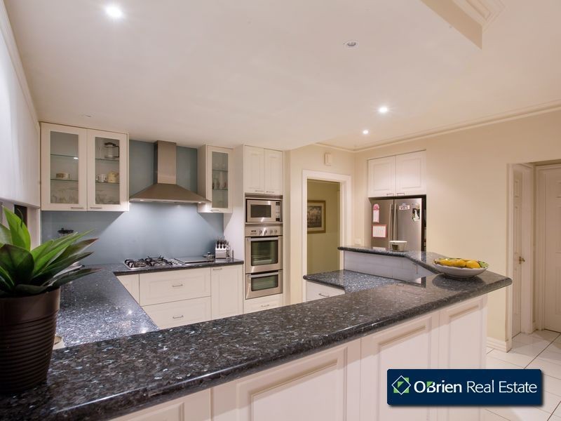 9 Eden Grove, Narre Warren South VIC 3805