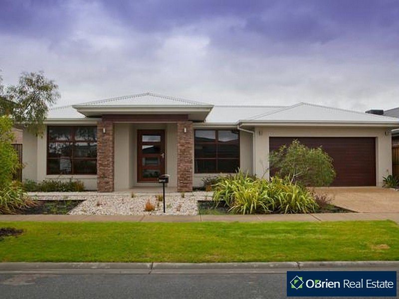 19 Peisley Crescent, Cranbourne VIC 3977