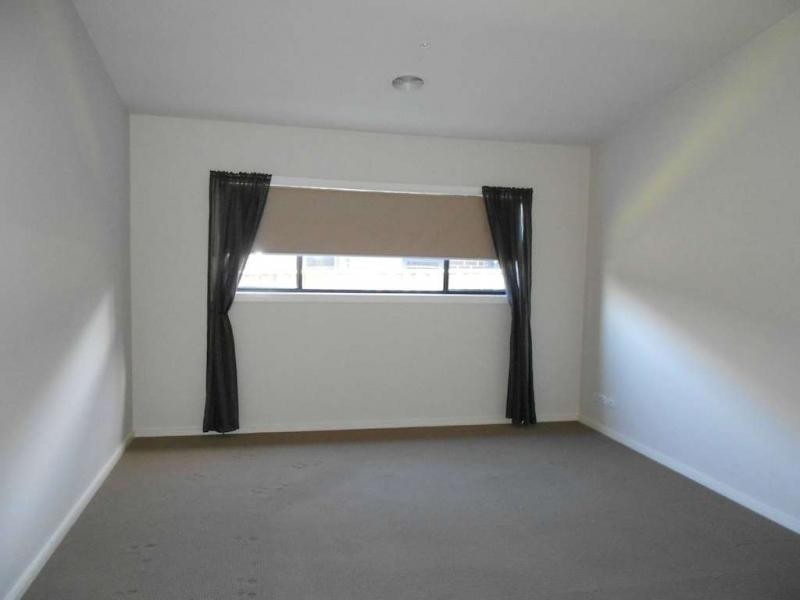 15 Manorwood Way, Berwick VIC 3806