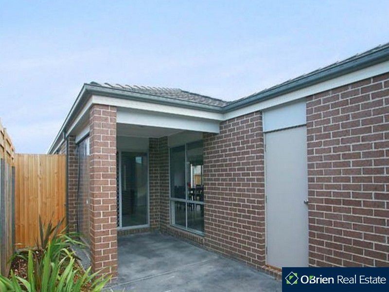 10 Hogan Street, Cranbourne East VIC 3977