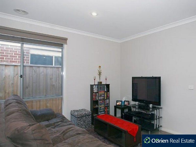 10 Hogan Street, Cranbourne East VIC 3977