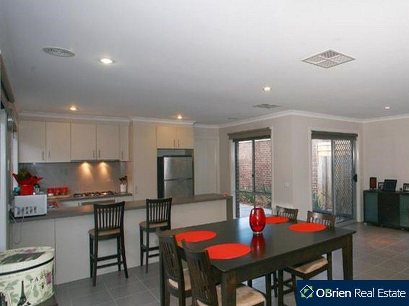 10 Hogan Street, Cranbourne East VIC 3977