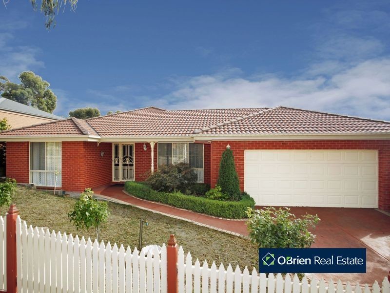 13 Pioneers Crescent, Pakenham VIC 3810