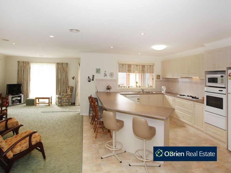 13 Pioneers Crescent, Pakenham VIC 3810