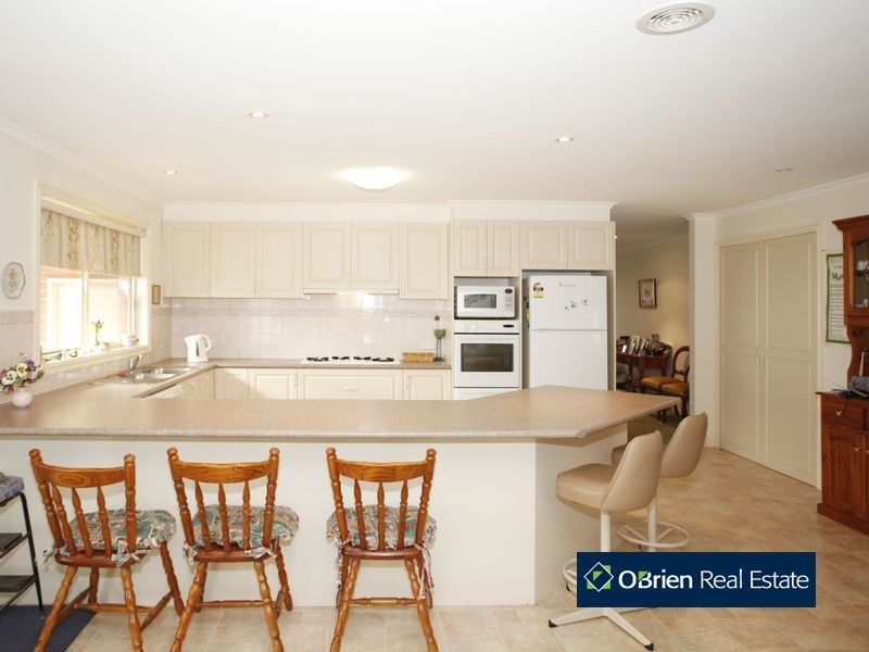 13 Pioneers Crescent, Pakenham VIC 3810